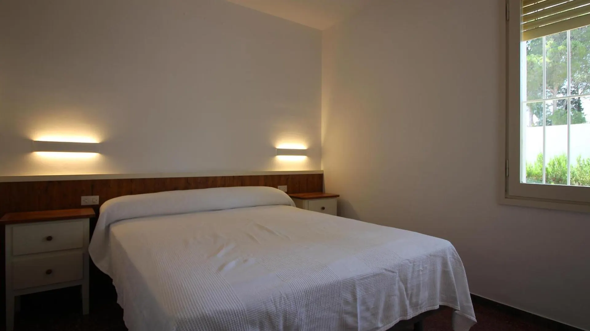 Casa Con Jardin A 100M De La Playa En Llanca, Cerca Del Puerto Y Comercios - Es-228-12 Spain