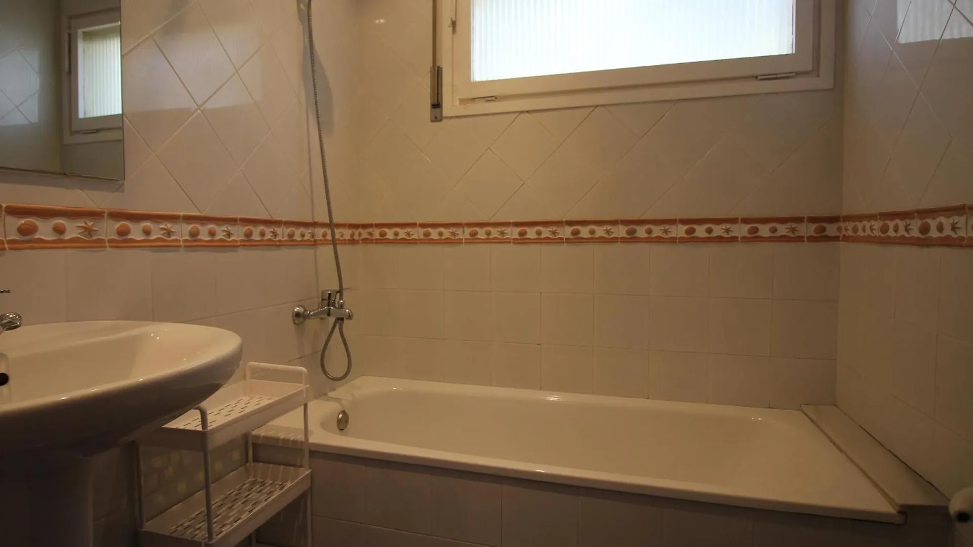 Casa Con Jardin A 100M De La Playa En Llanca, Cerca Del Puerto Y Comercios - Es-228-12 Spain