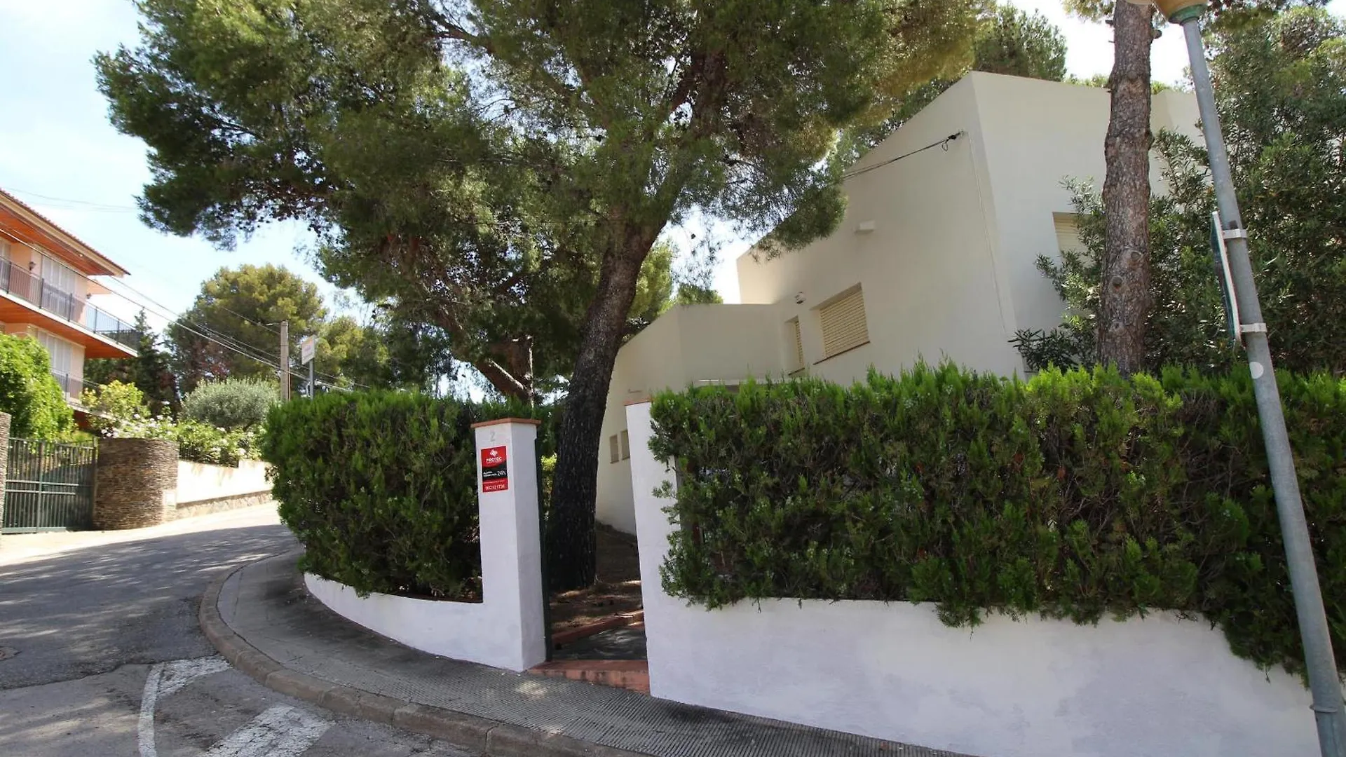 Casa Con Jardin A 100M De La Playa En Llanca, Cerca Del Puerto Y Comercios - Es-228-12 0*, Llanca Spain